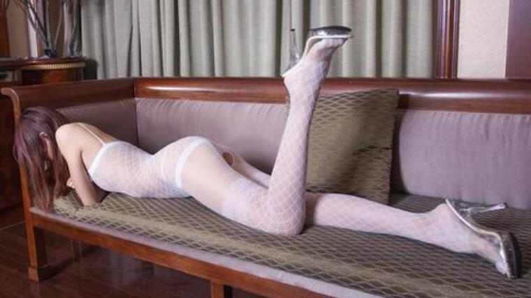 不够 再用力一些 身子不由自主的开始摆动了起来