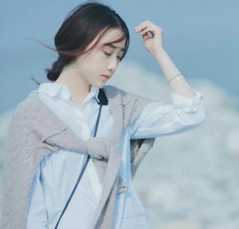 快点把你的大肉棒插进来，好好干一下人家啊，宝贝再深一点可以吗