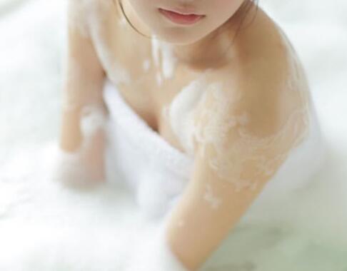 洗澡被流氓蛇咬？宝贝 哥哥帮你洗洗小花花|叔，那你吸吧！