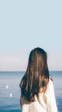 嫂子拨开我的裤子，翻身趴了上来,我们站着再来一次好不好