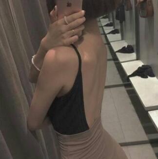 张开腿,放松 柳莺火急火燎，嘴里发出低哼似的声响