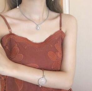 乖…帮我弄出来 柳莺细腻的声音传来，不一会儿，清溜溜的出现