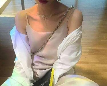 宝宝乖夹住不要流出来 我眼神猩红的看着何嫣然柔软的娇躯