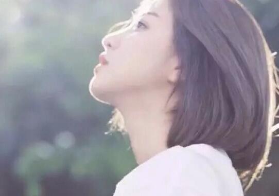 男催乳师打开我双腿 好大好软乳汁好甜 她用一对肥大的奶把我挟住