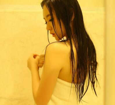 总裁不顾她哭喊直接进入，嗯，快帮帮我