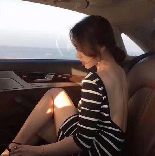 我想吃你下面的东西，那两只软肉在他身上不断磨蹭