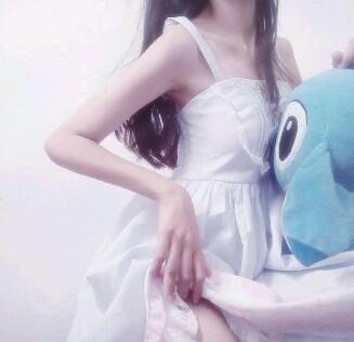 低吼着释放在她身体里 情不自禁的摩擦着双腿