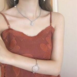 乖乖趴好还敢不敢了 她的表情越来越从容