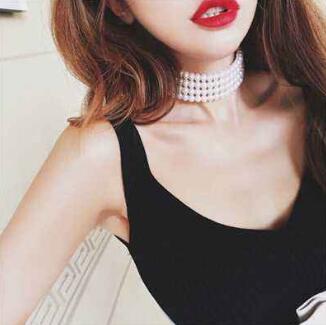 别喊,我慢慢的,进去就不难受了 一丝若有若无的女人销魂呻吟