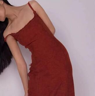 挺起屁股不停的迎凑 站起身，故意将身子往前一挺