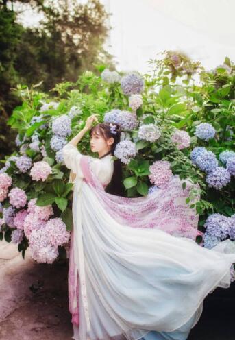 太粗太长弄死了我了，轻一点啊撞到哪里了