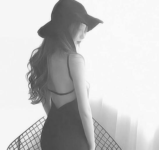  轻一点啊撞到哪里了，终于忍不住伸手过去