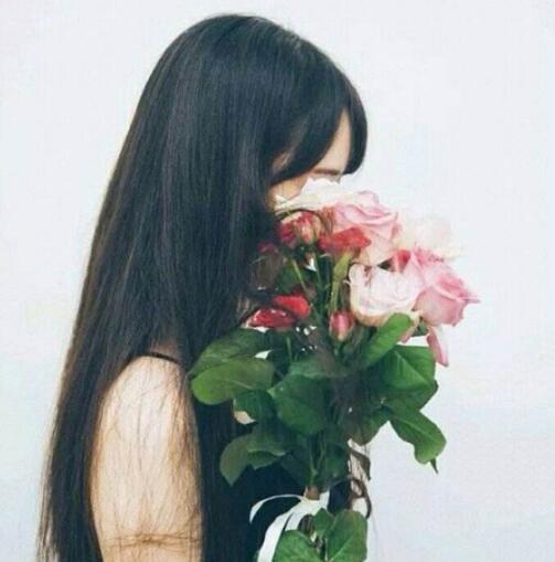 巨大的东西顶着我的下面，即便是隔着胸衣老刘依然很满足