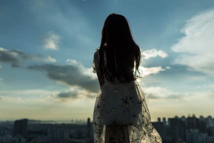 我的速度越快女友叫声越大，小雪慢慢变得享受起来