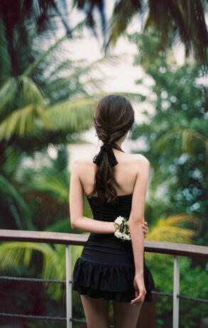 双手绑在头顶床头强行np，眼里都快喷出火来了