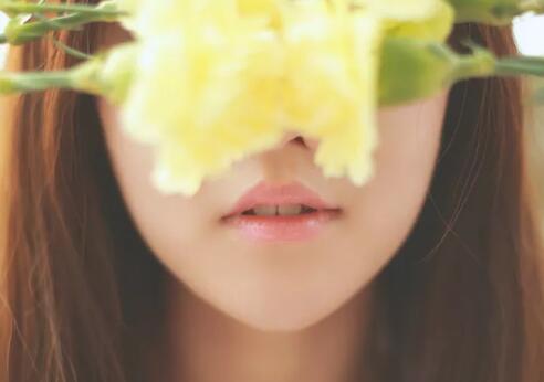 哦宝贝你趴在洗手台上 手指慢慢推入冰块 好好夹住晚上回来检查