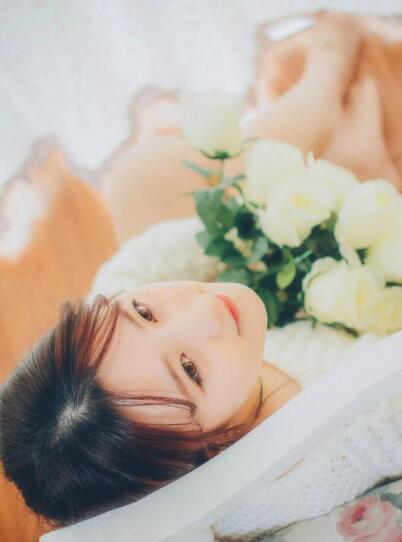 腿张到最大 腰身一挺 把身下的人想象成苏雪，更加卖力的驰骋起来