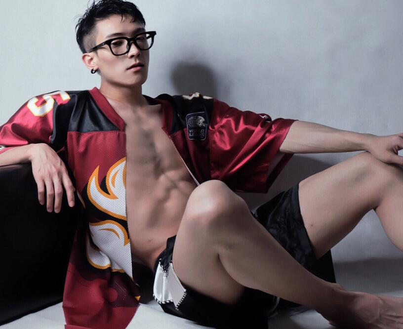  他把我弄的水不断的流还发抖，让她浑身颤栗