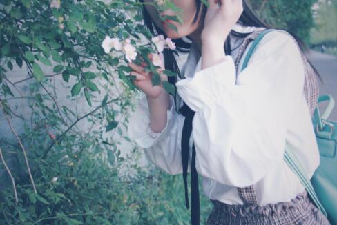 主人不要塞东西我错了 刘艺忍不住，红唇微微张开，发出了声音