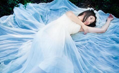 坐在他的腿上 七个男人在她身上驰骋 他的炙热在身体里不肯出来