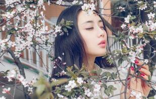 宝贝让我洗洗你的大白兔 越来越热，郑秀秀的脸颊冒出了薄汗