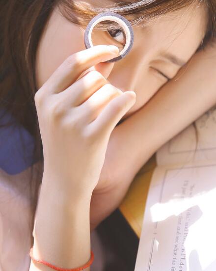 她呜咽起来他加快速度，我到底在想什么？他可是我的学生