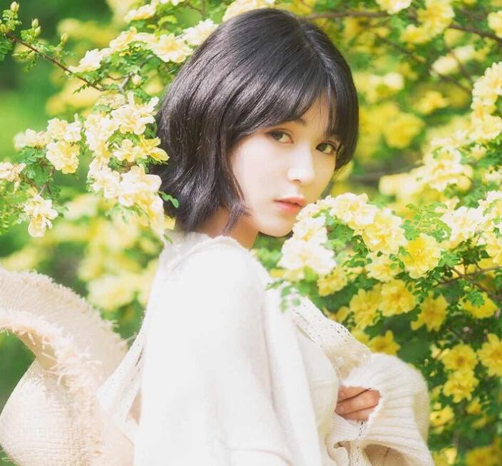 肉体拍打撞击出黏腻水声 撑裂湿润狭窄的花瓣口