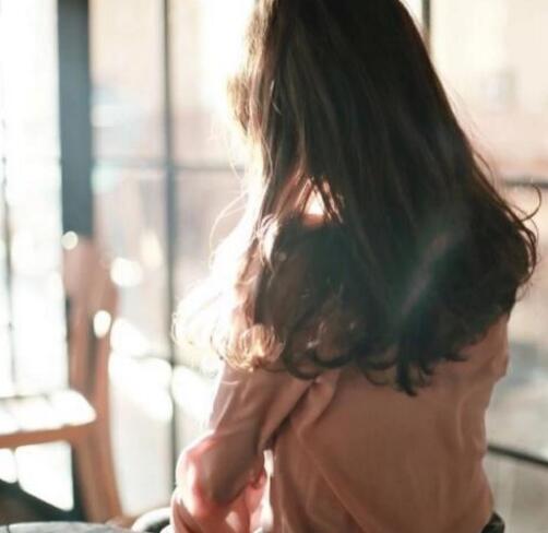 宝贝乖换个姿势再来，一把撕开了腿间的丝袜