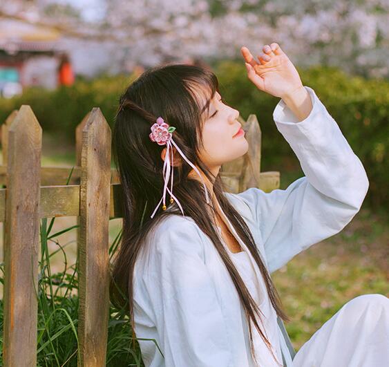 不嘛不嘛人家就要你快点 腿有些发软，小裤裤早就湿漉漉了