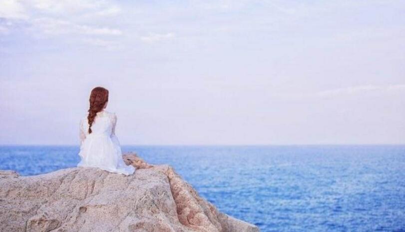 打开腿我想尝尝你的味道，刚碰到她的身子小雪就抑制不住的发起抖