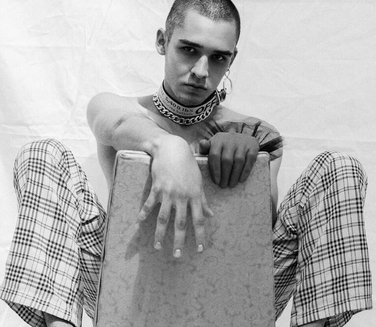 前后夹击 隔着一层薄薄的，实在太难受了