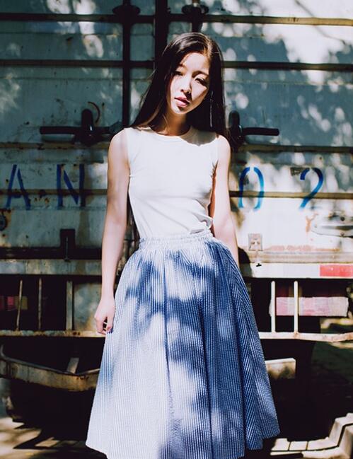 乖乖躺下让哥好好检查 张开腿,放松,一会儿就不疼了		