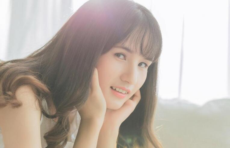 来嘛再用力一点重一点，小妖精玩的你舒不舒服