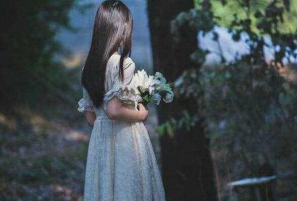 宝贝流那么多还说，小雪两条腿上到处都是