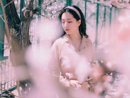 看我今晚不弄死你 妖娆的挂着孙涛的脖子，嘴里不停的叫着