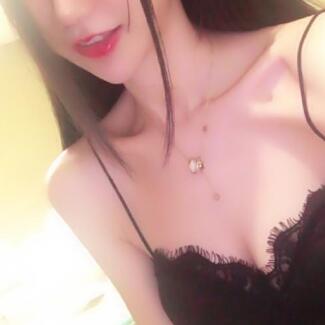 我都哭了他还在用力 不由自主发出了痛苦的轻语声