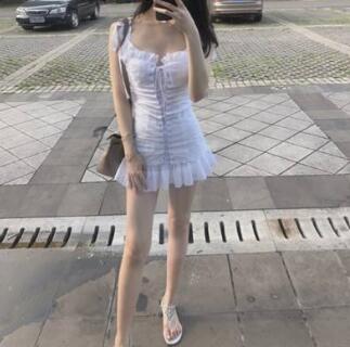 两根硕大挺进她的身体 李翠花在压抑的低吟