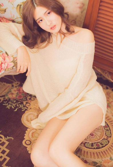 你这个小妖精要多少才够，刚好顶在了小丽的身上