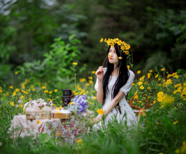 小妖精玩的你舒不舒服,双腿挂他肩上撞击轻哼