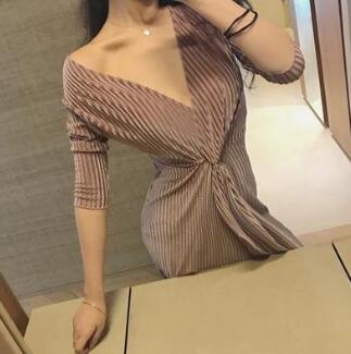 宝贝儿来我们换个姿势爽死 花液顺着大腿流下来