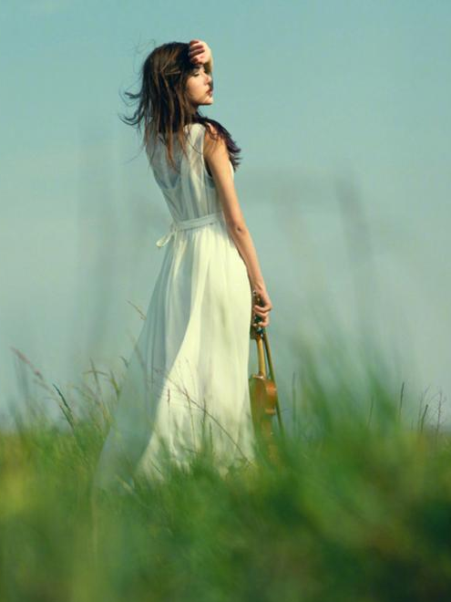 不断的在她的身上驰骋着,更加卖力的驰骋起来,惹得她老婆直呼受不了