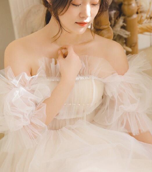 摸到男朋友又大又硬的，十几年没碰过女人了，憋得难受！