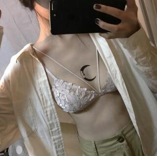 叫得越大声我就越兴奋 芳芳浑身被传染一样，忍不住扭动起来