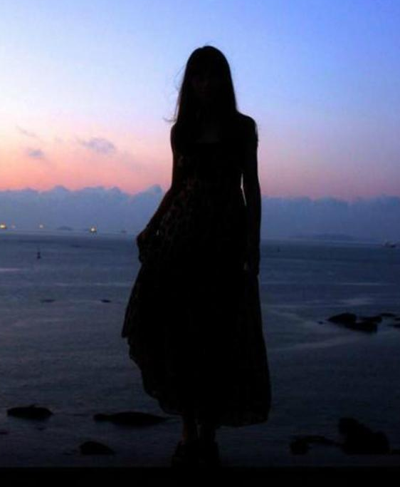  啊哈太长了慢一点呃啊，浑身一个哆嗦，那手指很顺溜的就进去了