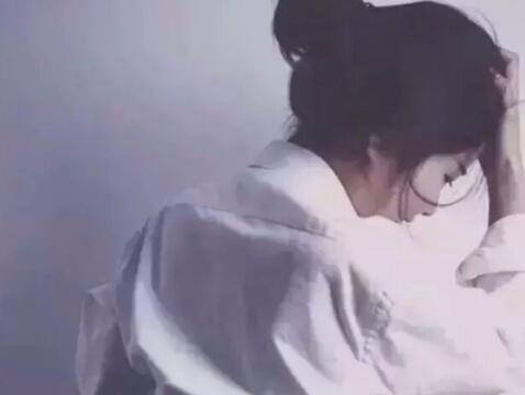 慢慢顶破还是一次进去 她越喊疼我越不停不下来视频