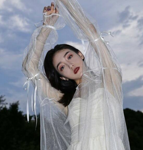 手指在湿润的缝里滑动，小东西敏感成这样揉弄