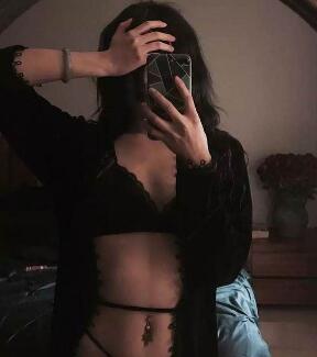 乖不哭了等会就不疼了 刺激的感觉让她忍不住轻声叫唤了几下