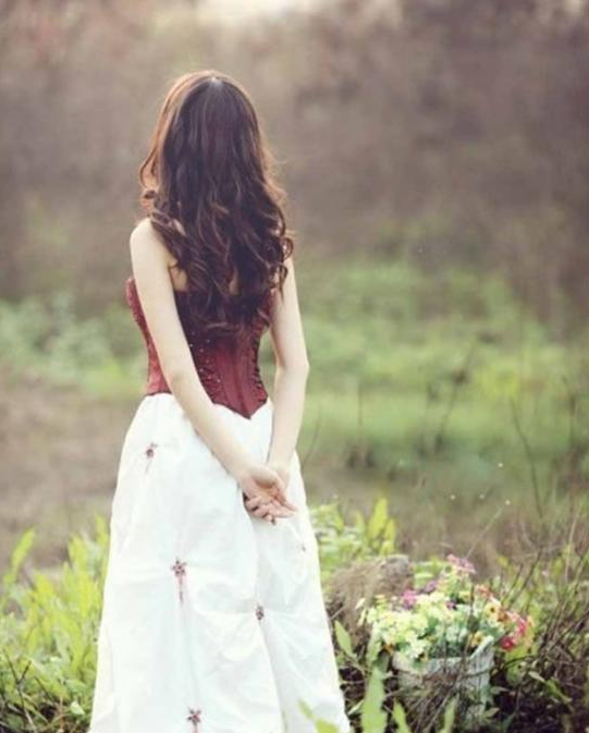 宝贝放松我们玩点刺激的，许文粗糙的大手顺着她玉背滑到了腰部