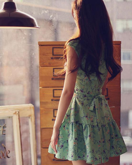 打开腿我想尝尝你的味道,苏倩情不自禁颤抖了下,嘴里也发出轻哼