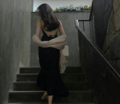 小妖精玩的你舒不舒服 硕大几乎要撑破她的紧致 舒不舒服还要不